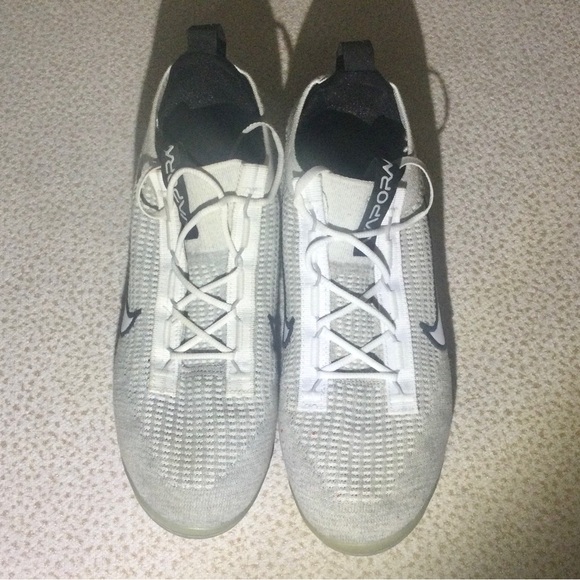 NIKE AIR VAPORMAX MONOCHROME. NEW WITHOUT BOX. - Picture 9 of 11